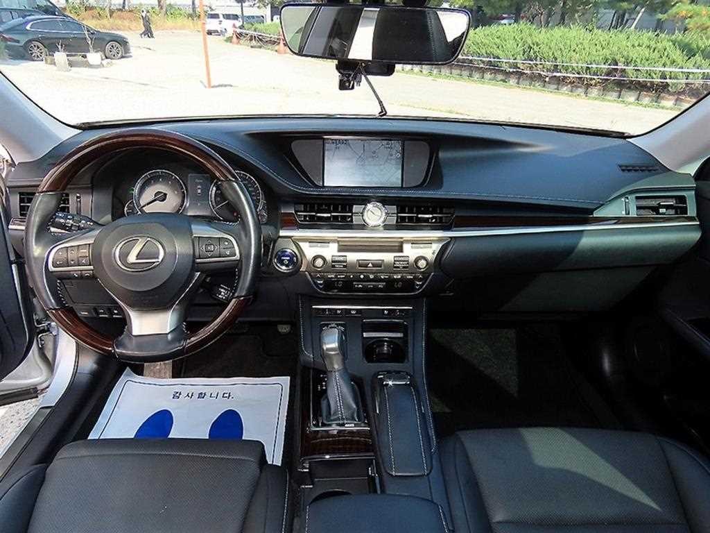 렉서스 ES 뉴ES300h 슈프림 이미지 7