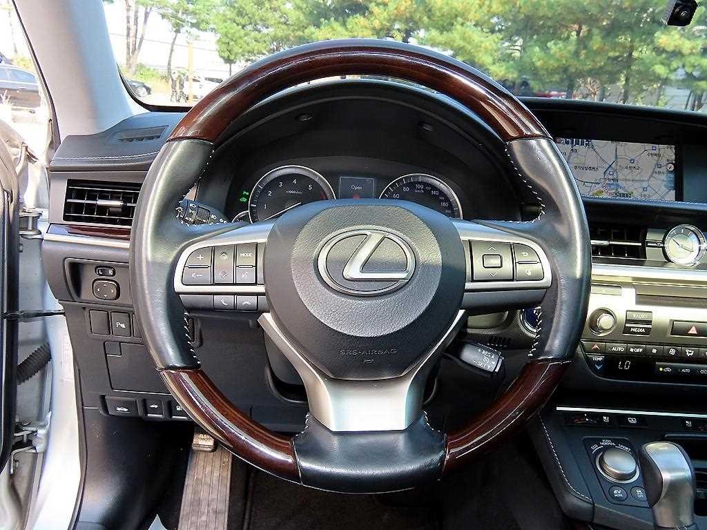 렉서스 ES 뉴ES300h 슈프림 이미지 8