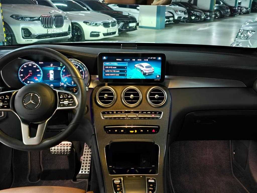 벤츠 GLC 클래스 GLC클래스 X253 GLC 300 4MATIC 프리미엄 쿠페 이미지 10