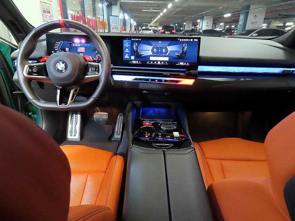 BMW 5시리즈 M5 7세대 4.4 투어링 이미지 10