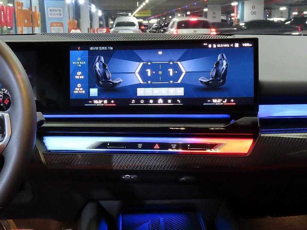 BMW 5시리즈 M5 7세대 4.4 투어링 이미지 11