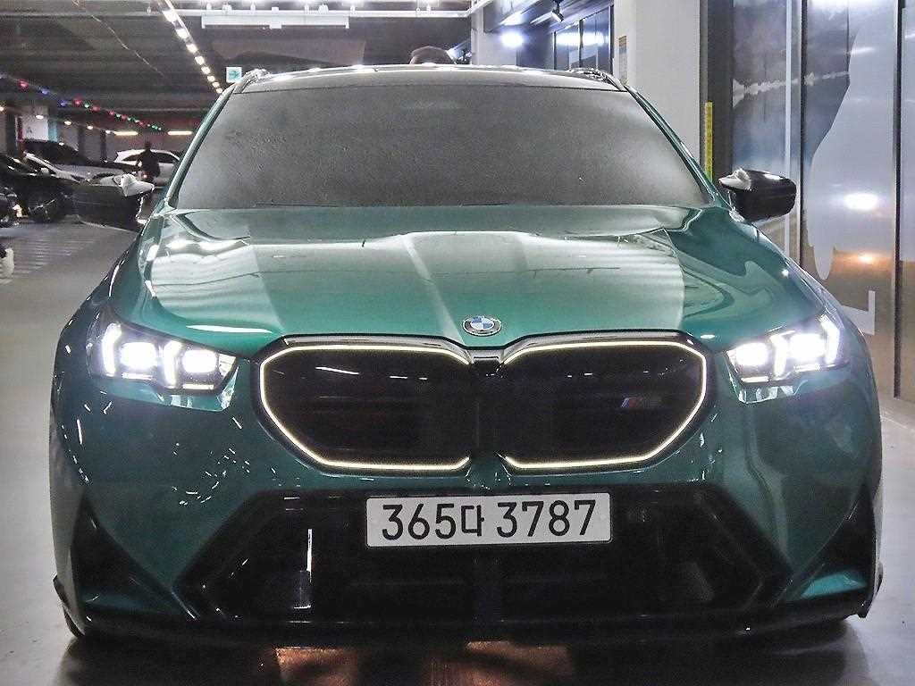 BMW 5시리즈 M5 7세대 4.4 투어링 이미지 2