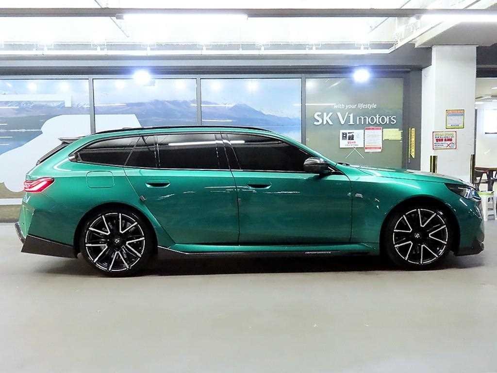 BMW 5시리즈 M5 7세대 4.4 투어링 이미지 3