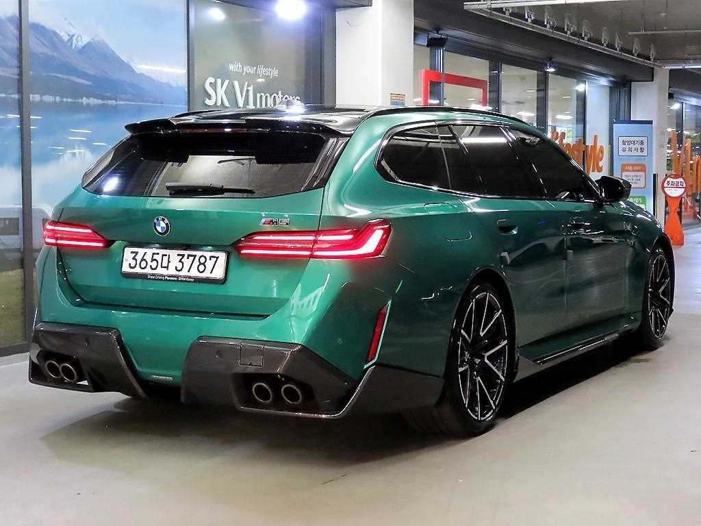BMW 5시리즈 M5 7세대 4.4 투어링 이미지 4