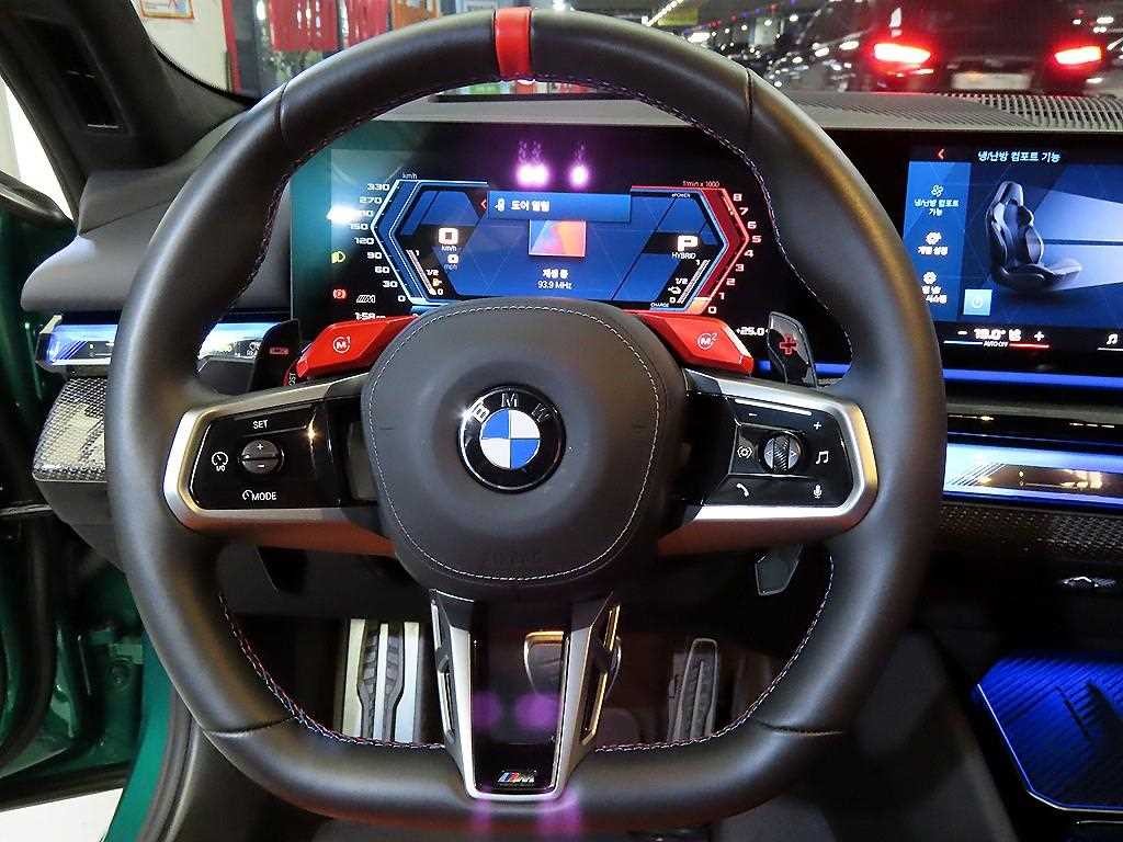 BMW 5시리즈 M5 7세대 4.4 투어링 이미지 8