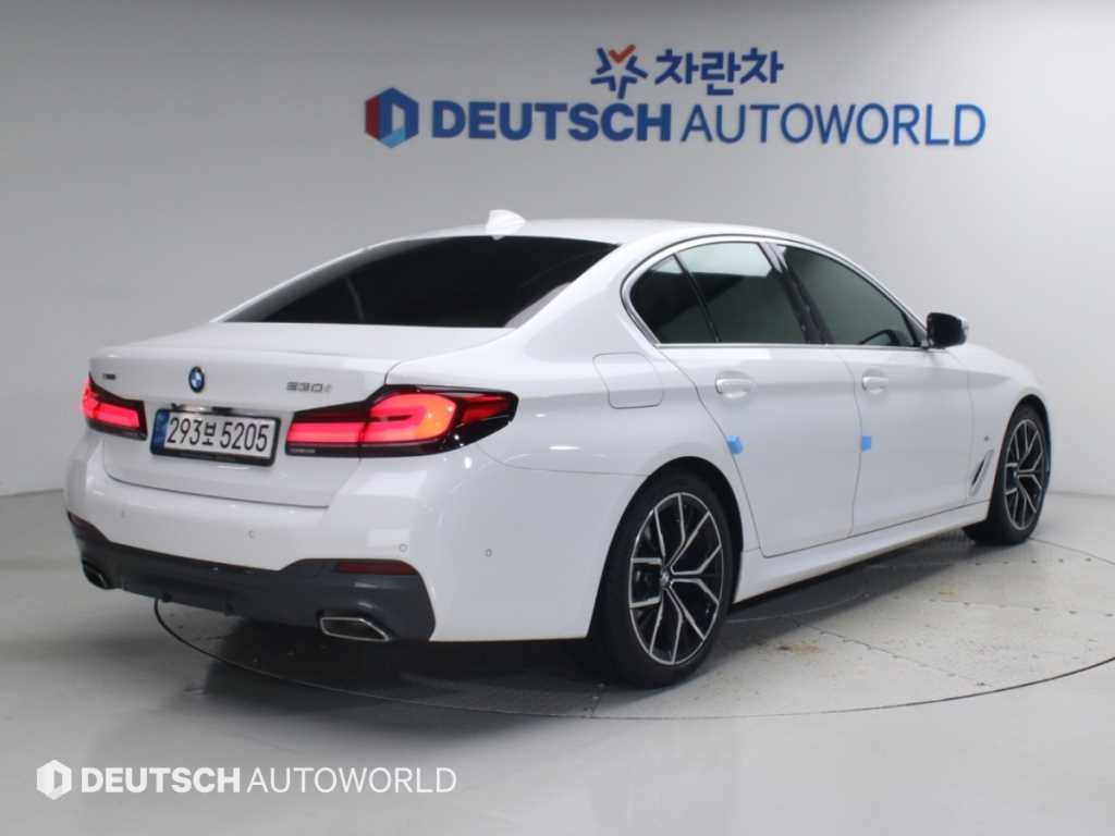 BMW 5시리즈 5시리즈 (G30) 530i xDrive M 스포츠 이미지 2