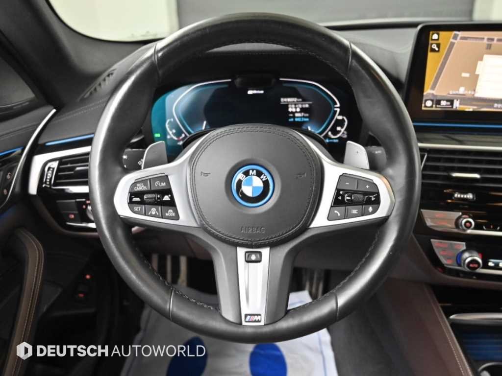 BMW 5시리즈 5시리즈 (G30) 530e M 스포츠 이미지 13