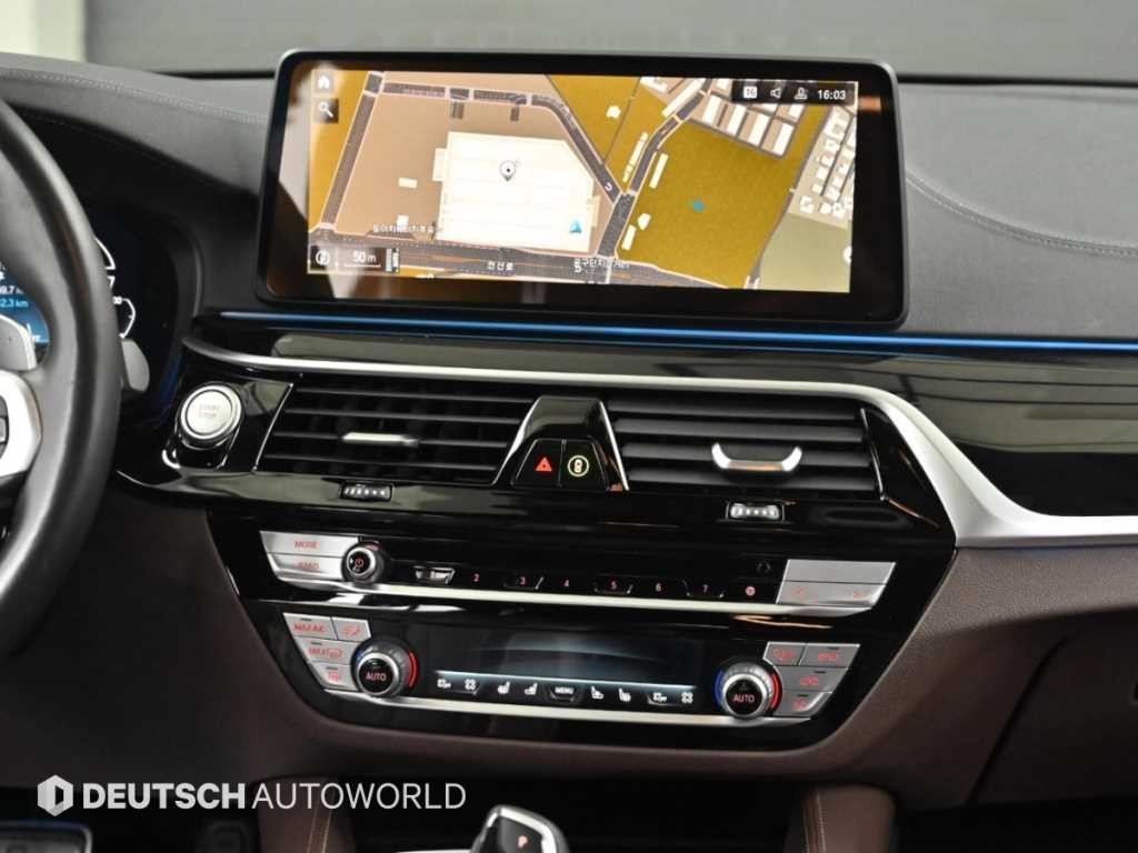 BMW 5시리즈 5시리즈 (G30) 530e M 스포츠 이미지 14