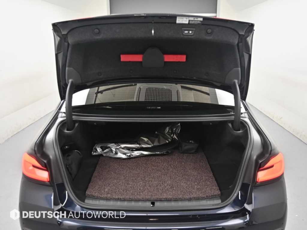 BMW 5시리즈 5시리즈 (G30) 530e M 스포츠 이미지 19