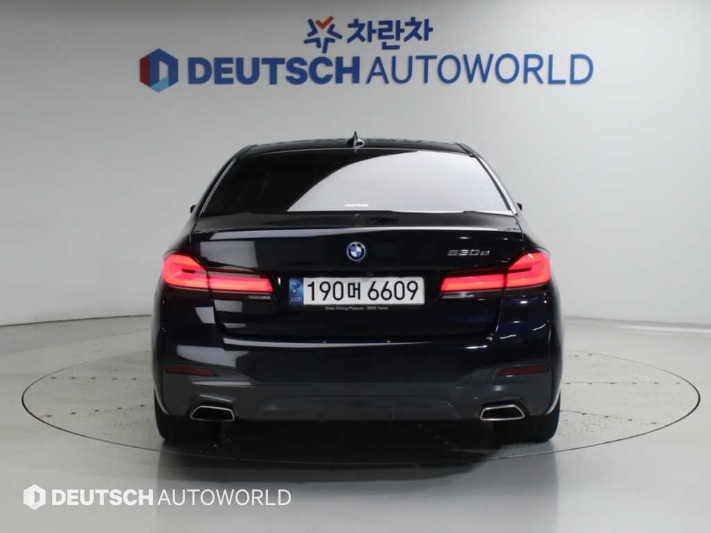 BMW 5시리즈 5시리즈 (G30) 530e M 스포츠 이미지 4
