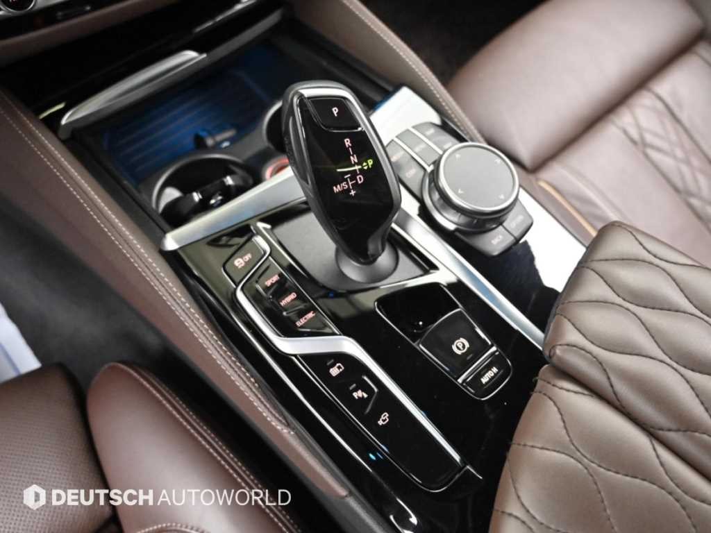 BMW 5시리즈 5시리즈 (G30) 530e M 스포츠 이미지 9