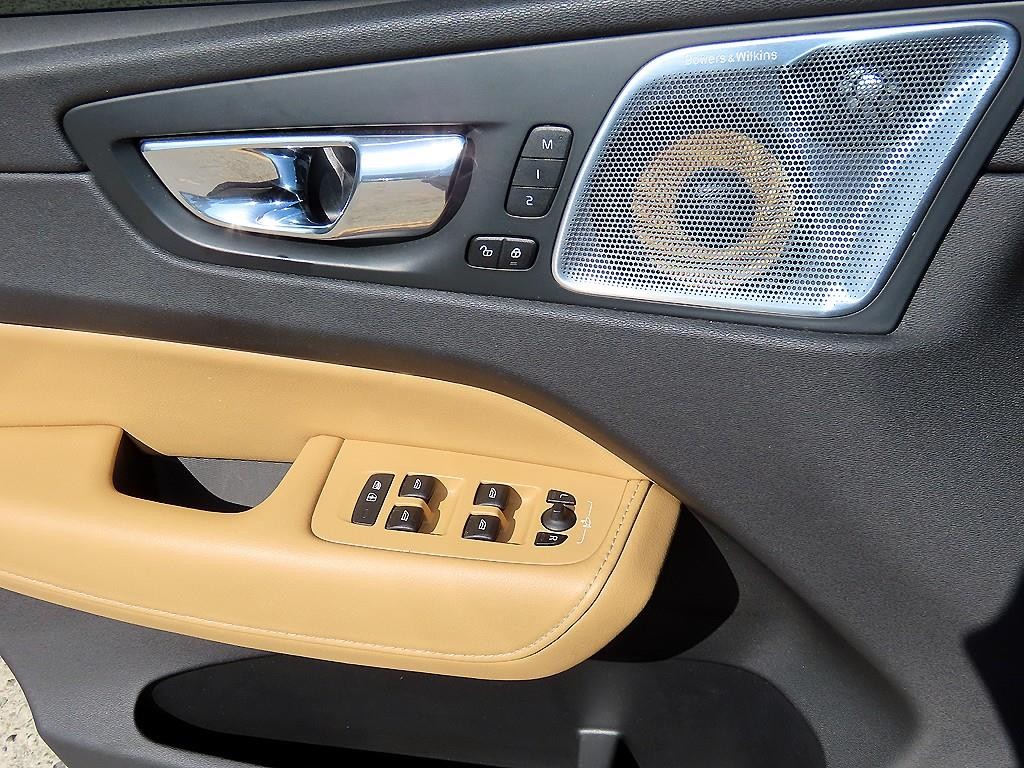 볼보 XC60 XC60(2세대) D4 AWD 인스크립션 이미지 12