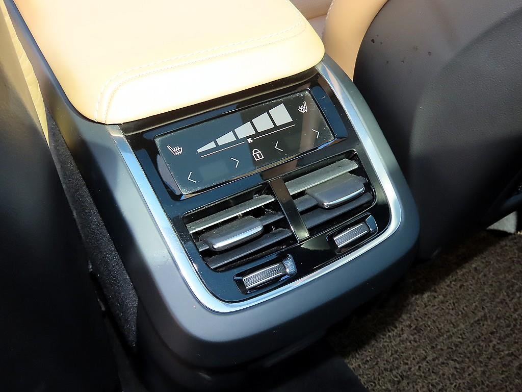 볼보 XC60 XC60(2세대) D4 AWD 인스크립션 이미지 15