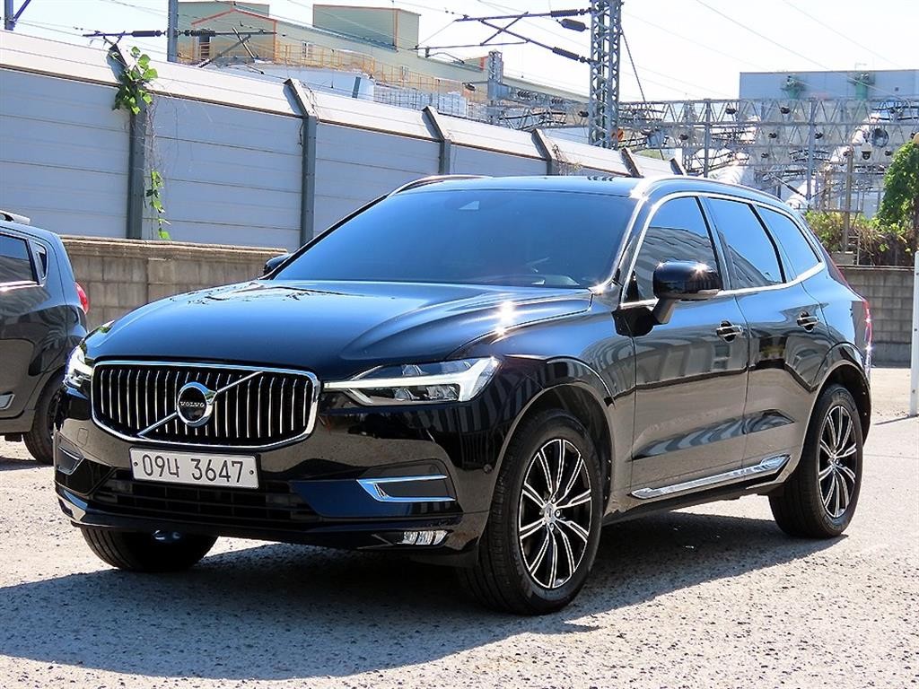 볼보 XC60 XC60(2세대) D4 AWD 인스크립션 이미지 2