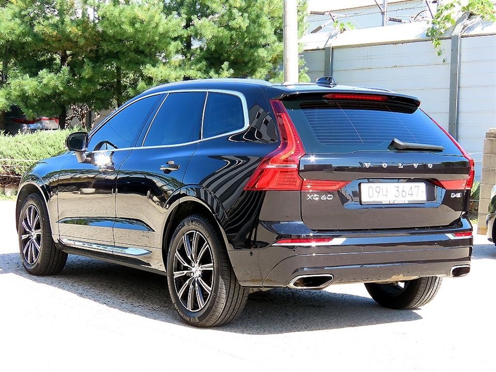 볼보 XC60 XC60(2세대) D4 AWD 인스크립션 이미지 3