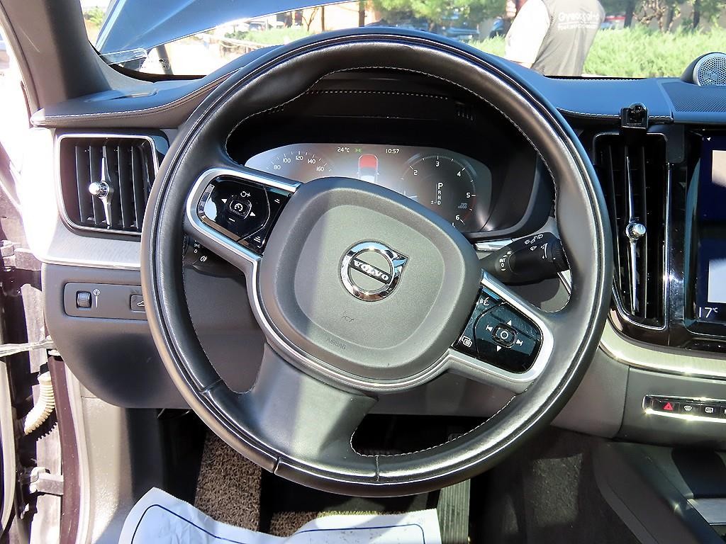 볼보 XC60 XC60(2세대) D4 AWD 인스크립션 이미지 8