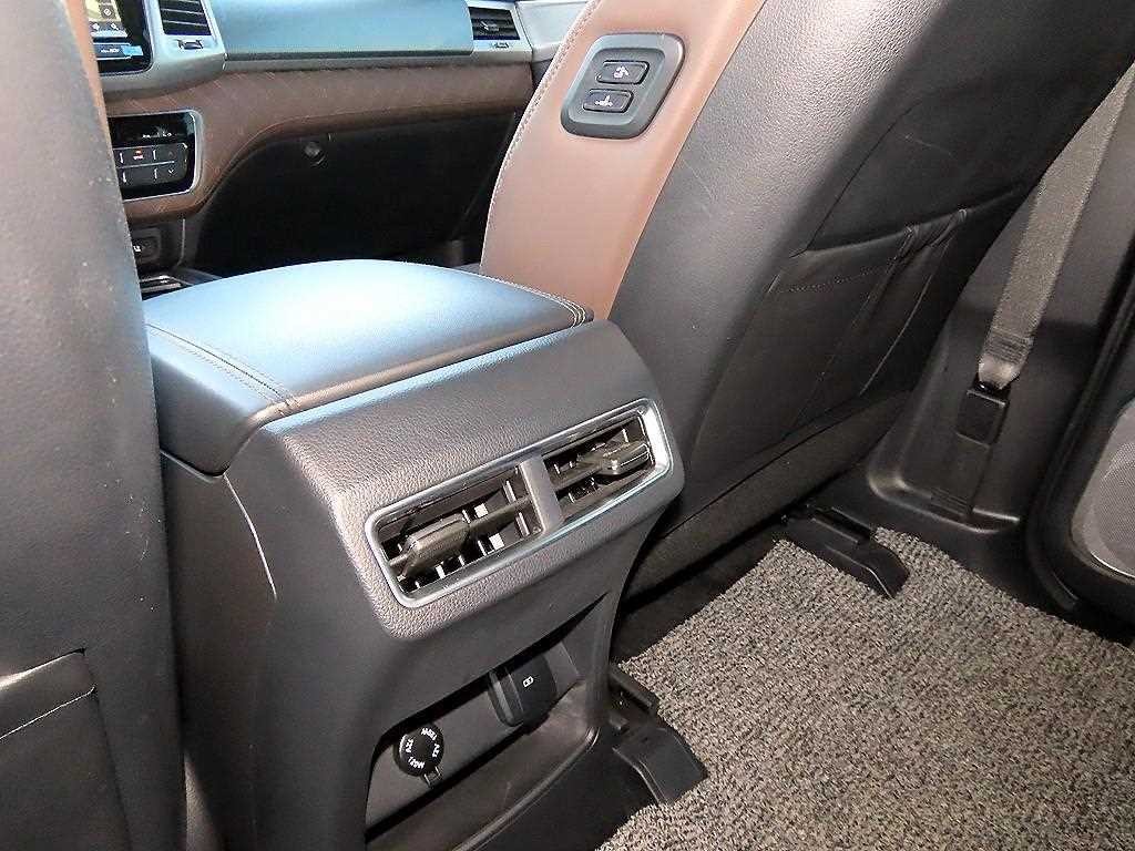 KG모빌리티(쌍용) 렉스턴 올 뉴 렉스턴 (Y450) 디젤 2.2 4WD 프레스티지 이미지 16