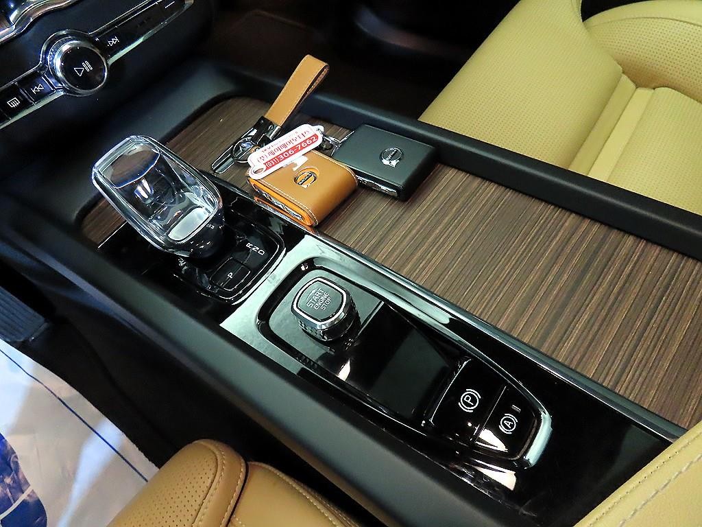 볼보 XC60 XC60(2세대) B5 AWD 얼티메이트 브라이트 이미지 12