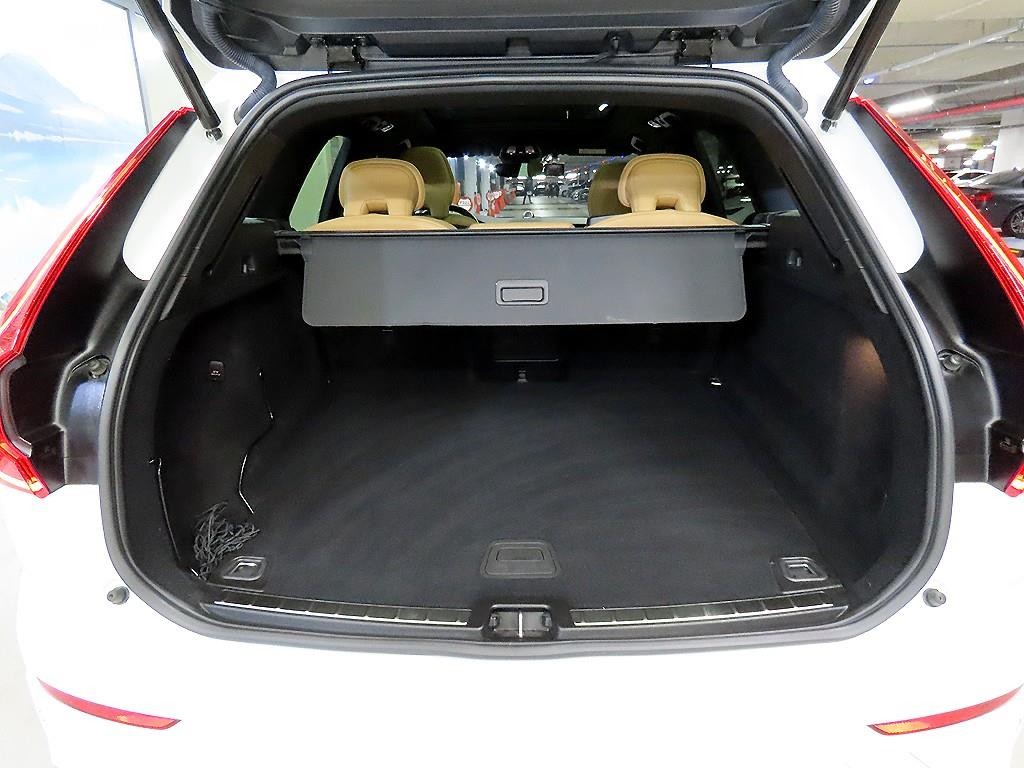 볼보 XC60 XC60(2세대) B5 AWD 얼티메이트 브라이트 이미지 16