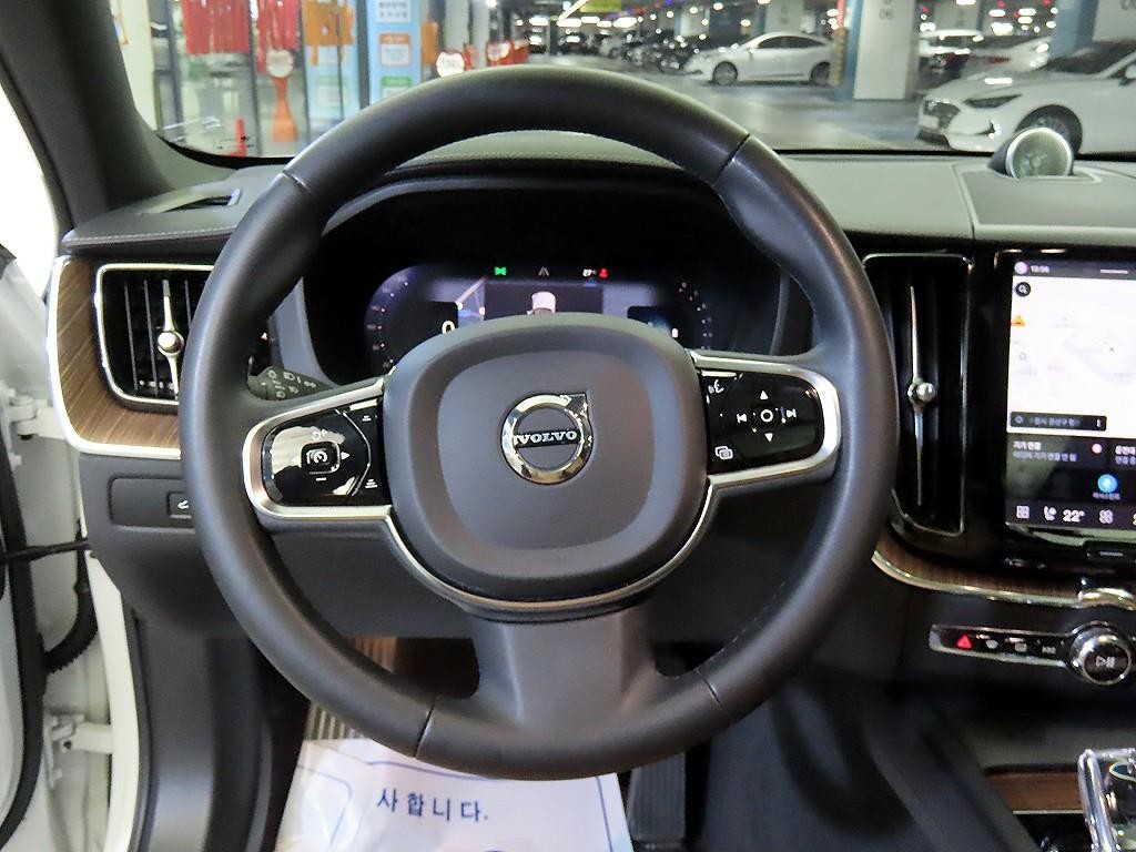볼보 XC60 XC60(2세대) B5 AWD 얼티메이트 브라이트 이미지 8