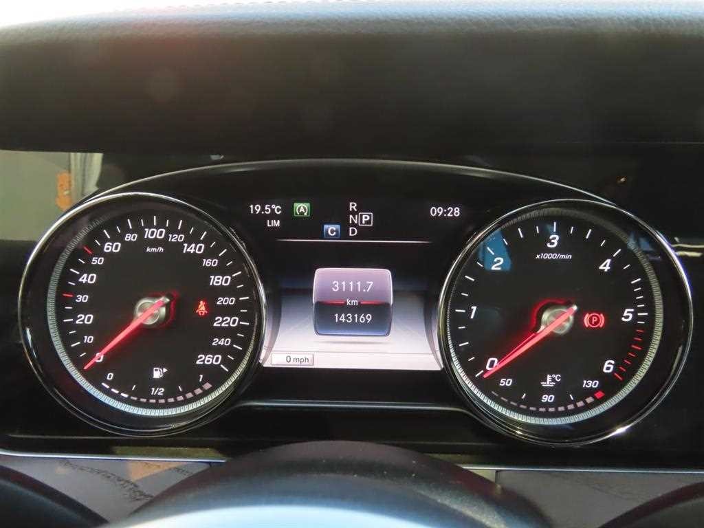 벤츠 E 클래스 E-클래스 W213 E220d 4MATIC 익스클루시브 이미지 10