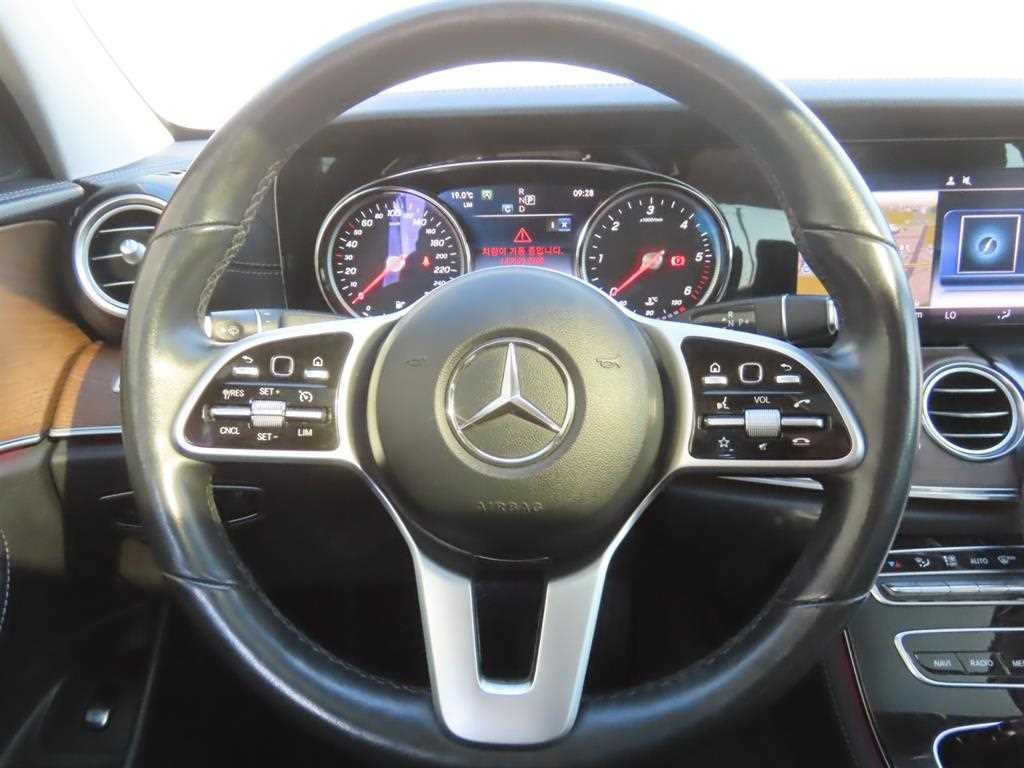 벤츠 E 클래스 E-클래스 W213 E220d 4MATIC 익스클루시브 이미지 11