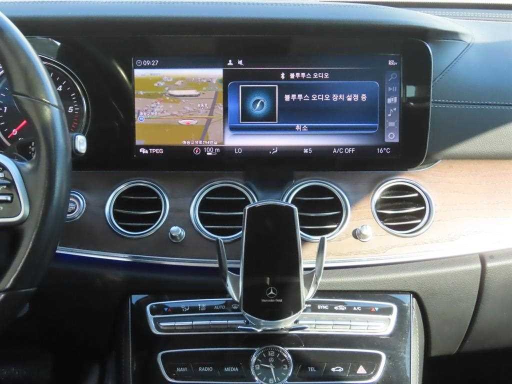 벤츠 E 클래스 E-클래스 W213 E220d 4MATIC 익스클루시브 이미지 12
