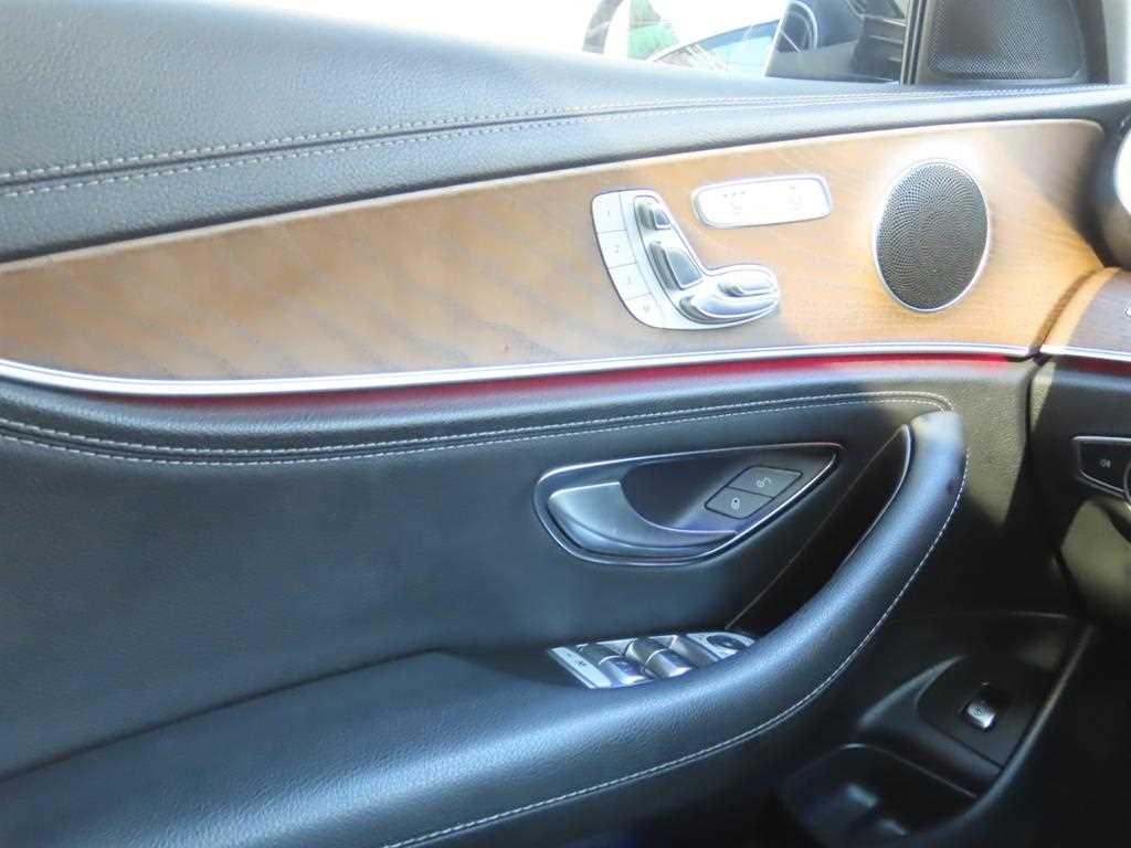 벤츠 E 클래스 E-클래스 W213 E220d 4MATIC 익스클루시브 이미지 14