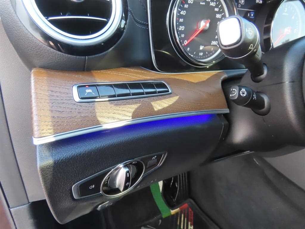 벤츠 E 클래스 E-클래스 W213 E220d 4MATIC 익스클루시브 이미지 15