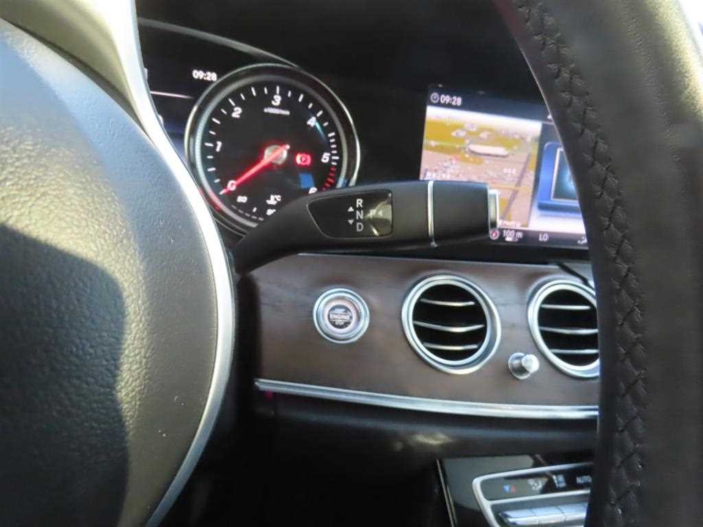 벤츠 E 클래스 E-클래스 W213 E220d 4MATIC 익스클루시브 이미지 16