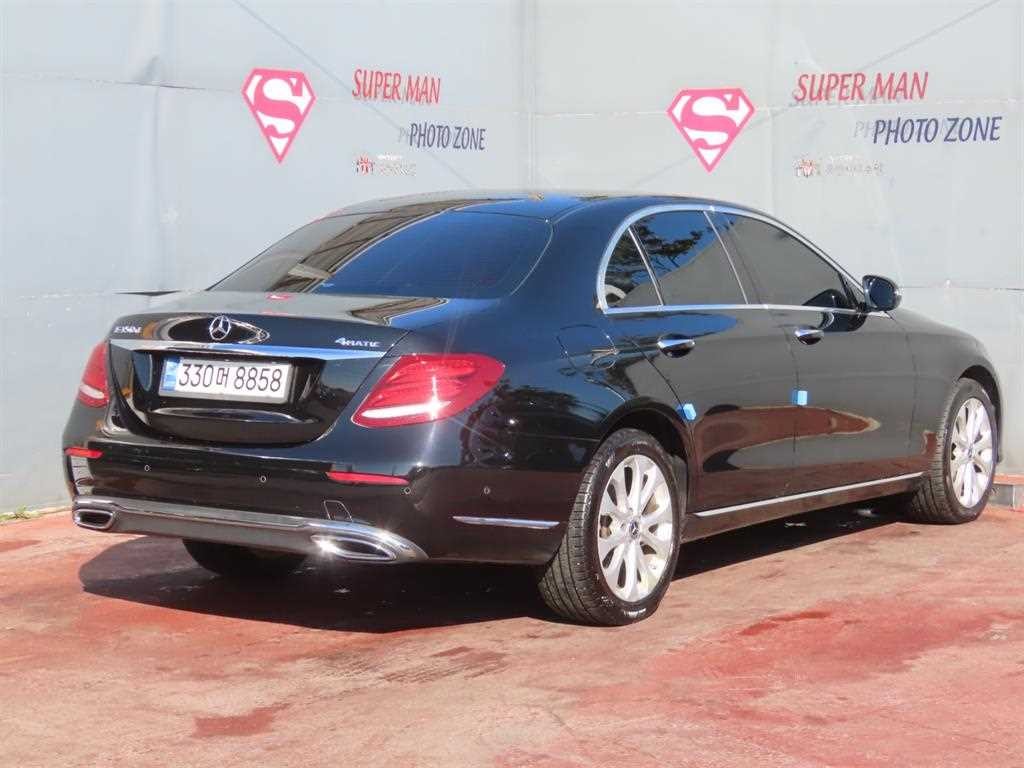 벤츠 E 클래스 E-클래스 W213 E220d 4MATIC 익스클루시브 이미지 3