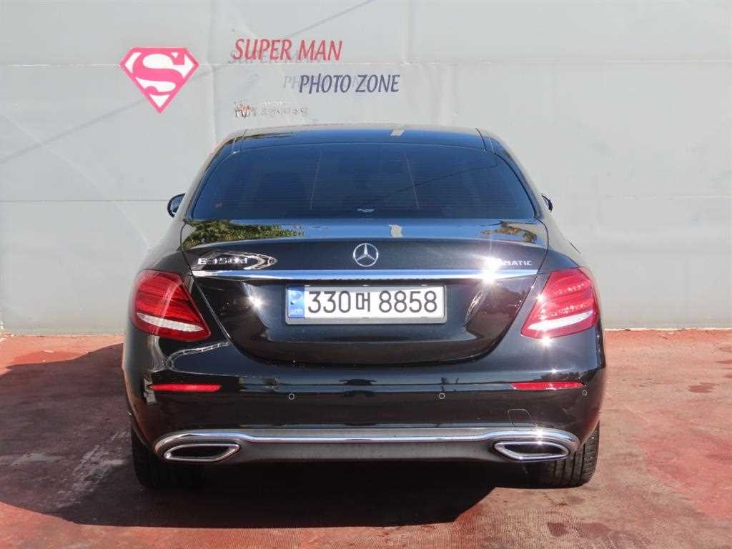 벤츠 E 클래스 E-클래스 W213 E220d 4MATIC 익스클루시브 이미지 4