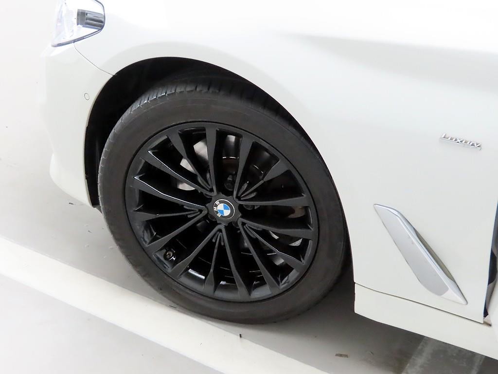 BMW 5시리즈 5시리즈 (G30) 520d 럭셔리 스페셜 에디션 이미지 19