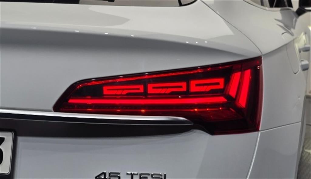 아우디 Q5 Q5 (FY) 45 TFSI 콰트로 프리미엄 스포트백 이미지 8
