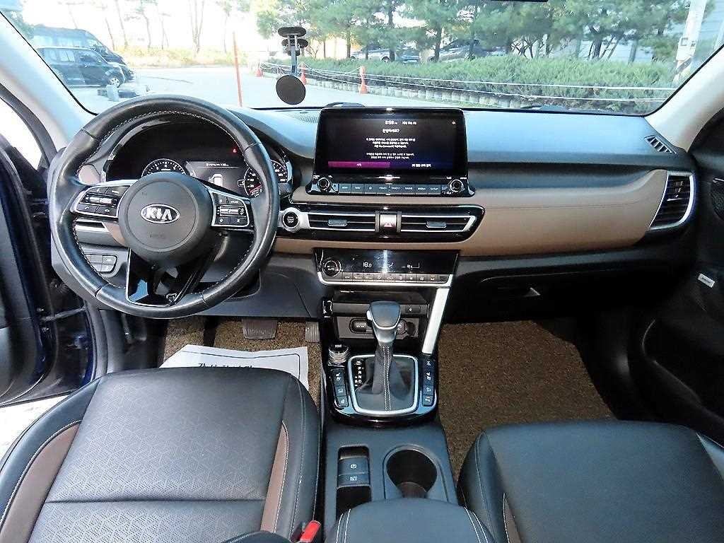 기아 셀토스 가솔린 1.6 터보 4WD 시그니처 이미지 7