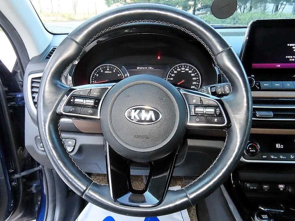 기아 셀토스 가솔린 1.6 터보 4WD 시그니처 이미지 8