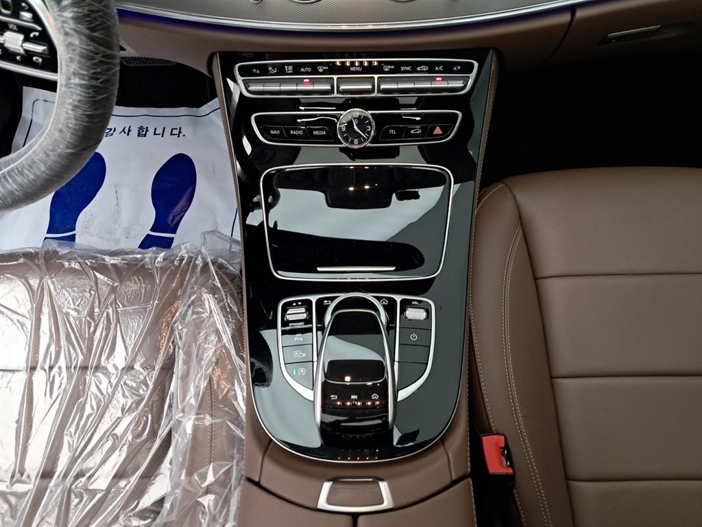 벤츠 E 클래스 E-클래스 W213 E300 아방가르드 이미지 14