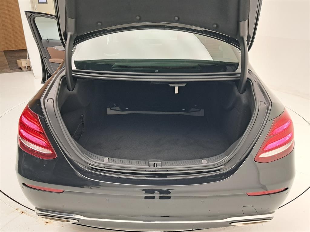 벤츠 E 클래스 E-클래스 W213 E300 아방가르드 이미지 17
