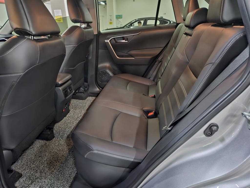 토요타 라브4 RAV4(5세대) 2.5 2WD 하이브리드 이미지 6