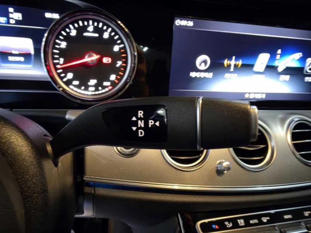 벤츠 E 클래스 E-클래스 W213 E300 아방가르드 이미지 11