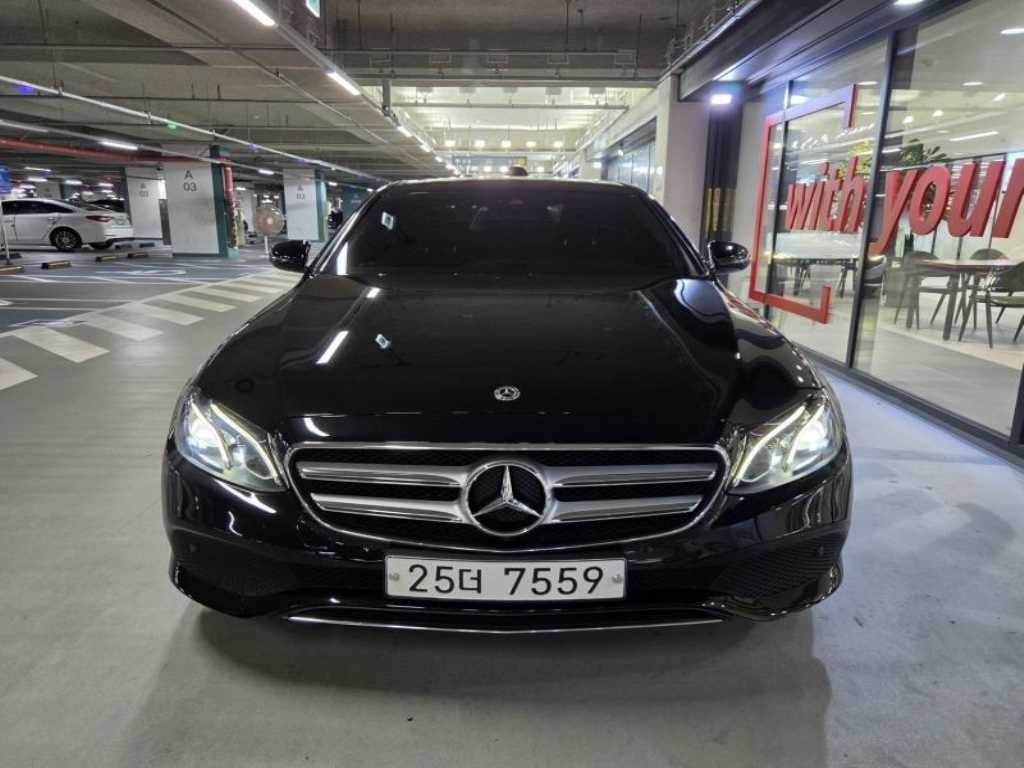벤츠 E 클래스 E-클래스 W213 E300 아방가르드 이미지 2