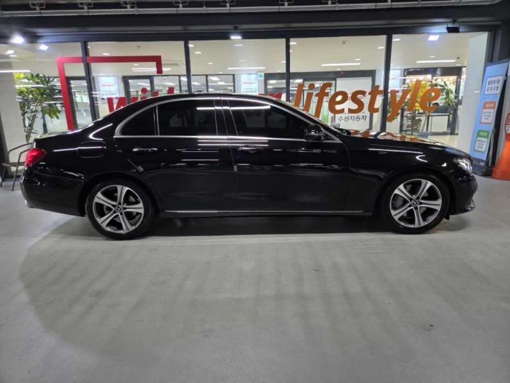 벤츠 E 클래스 E-클래스 W213 E300 아방가르드 이미지 3