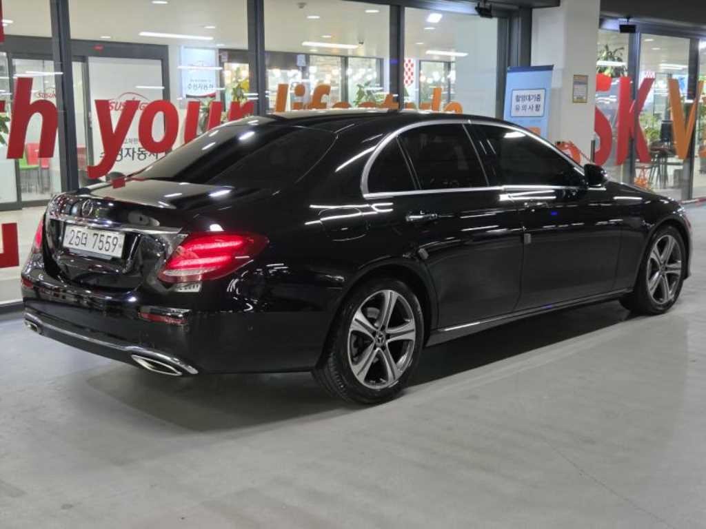 벤츠 E 클래스 E-클래스 W213 E300 아방가르드 이미지 4
