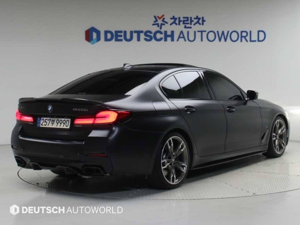 BMW 5시리즈 5시리즈 (G30) M550i xDrive 이미지 2