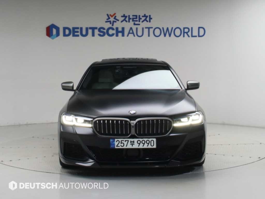 BMW 5시리즈 5시리즈 (G30) M550i xDrive 이미지 3