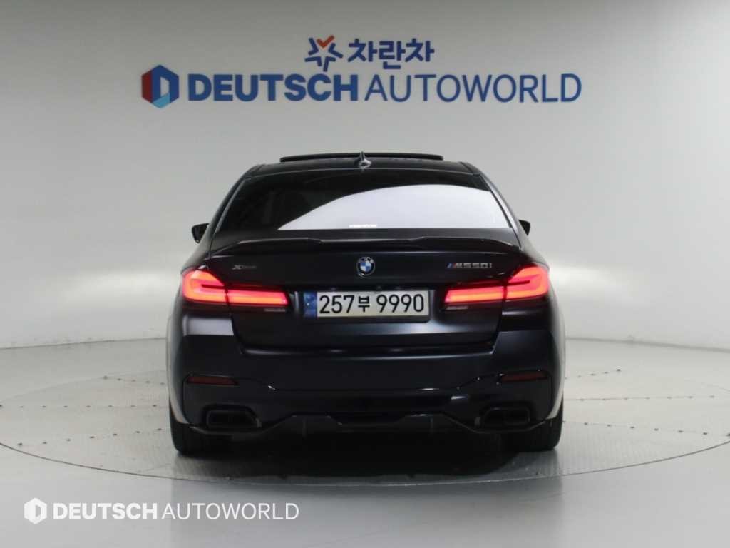 BMW 5시리즈 5시리즈 (G30) M550i xDrive 이미지 4