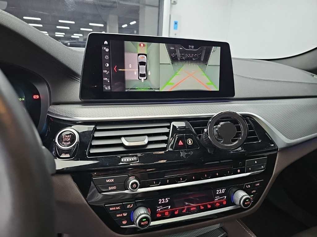 BMW 5시리즈 5시리즈 (G30) 520d M 스포츠 플러스 이미지 10