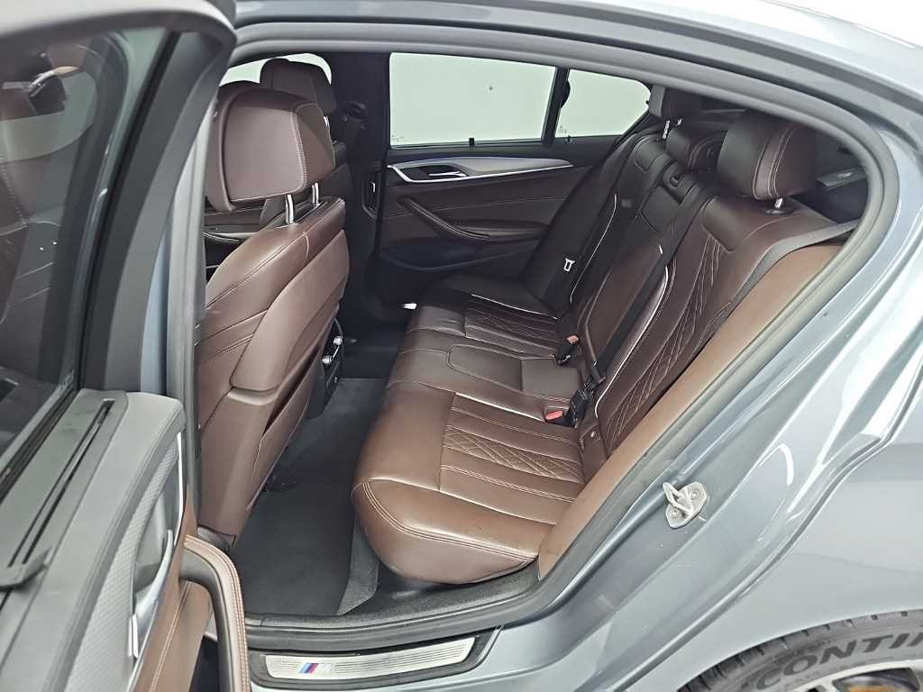 BMW 5시리즈 5시리즈 (G30) 520d M 스포츠 플러스 이미지 12