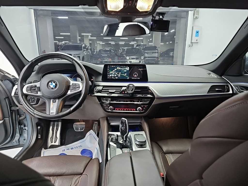BMW 5시리즈 5시리즈 (G30) 520d M 스포츠 플러스 이미지 7