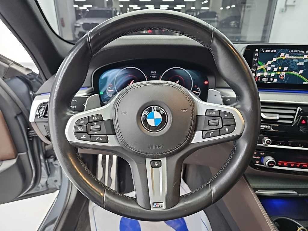 BMW 5시리즈 5시리즈 (G30) 520d M 스포츠 플러스 이미지 9